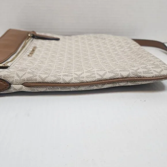 Michael Kors, the Jet Set Signature Logo Small Flat Crossbody Bag - Picture 11 of 12